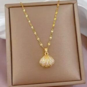 Korean Style Shell Pendant Necklace 18K Gold Plated Anti Tarnish Waterproof Chain