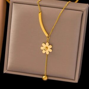 Trendy Asymmetrical Flower pendant Necklace