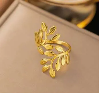 Exaggerated Leaf Ring