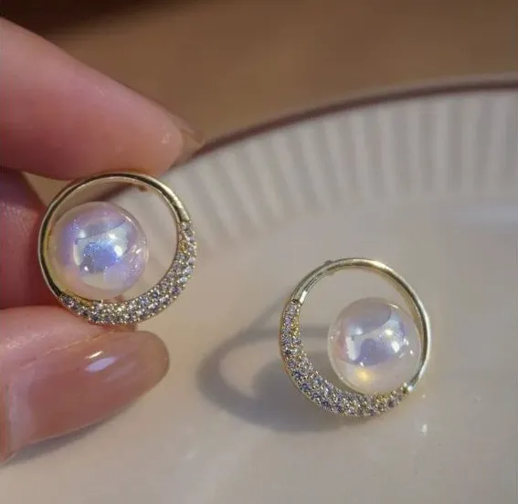 Mermaid Pearl Round Stud Earrings - Image 2